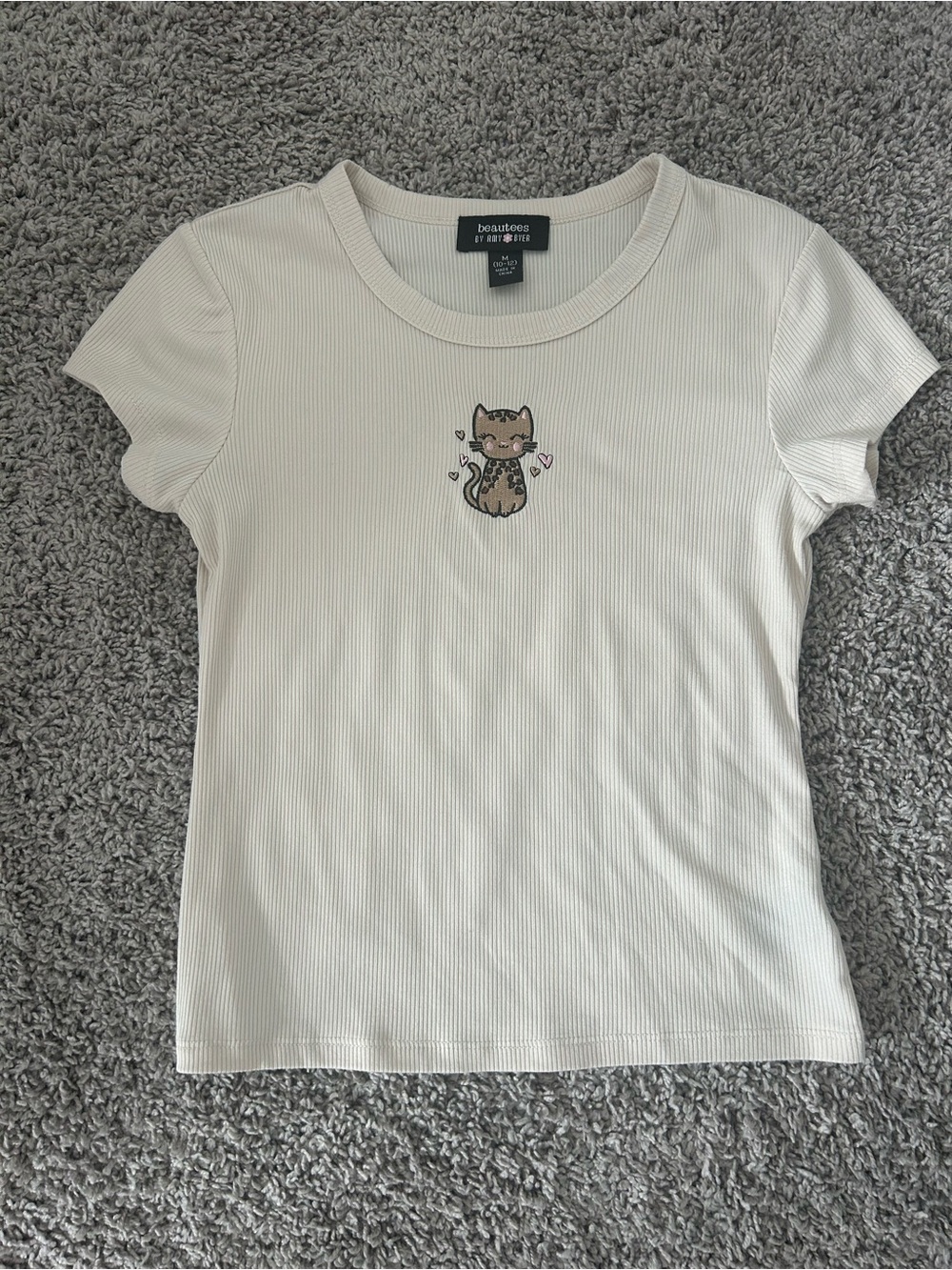 BeauTotes Cream Ribbed Tee with Cute Cat Graphic